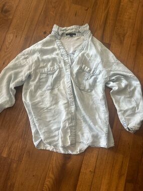 Light Wash Button-Up Shirt in Pale Blue